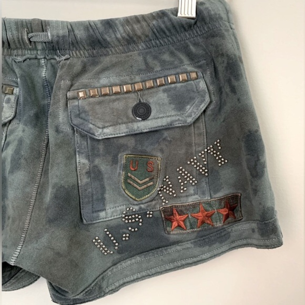 Robin’s Jeans size M camouflage short